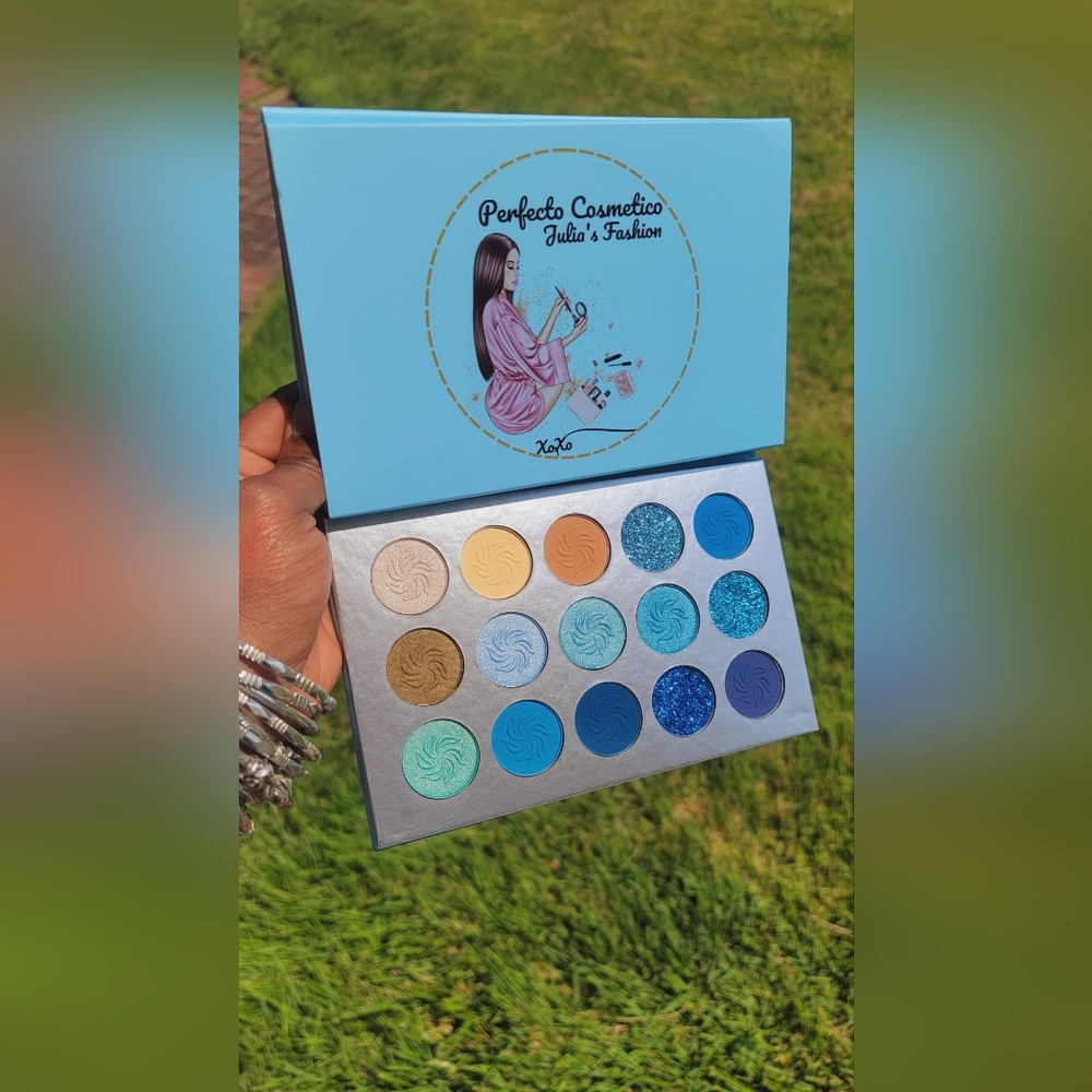 Beautiful high Pigmented 15shades blue eyeshadow palette by PerfectoCosmetico